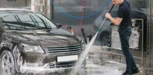 Lees meer over het artikel Hoe een Auto Wassen
