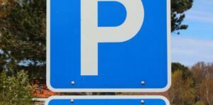 Lees meer over het artikel Hoe Lang Mag een Auto op een Parkeerplaats Staan